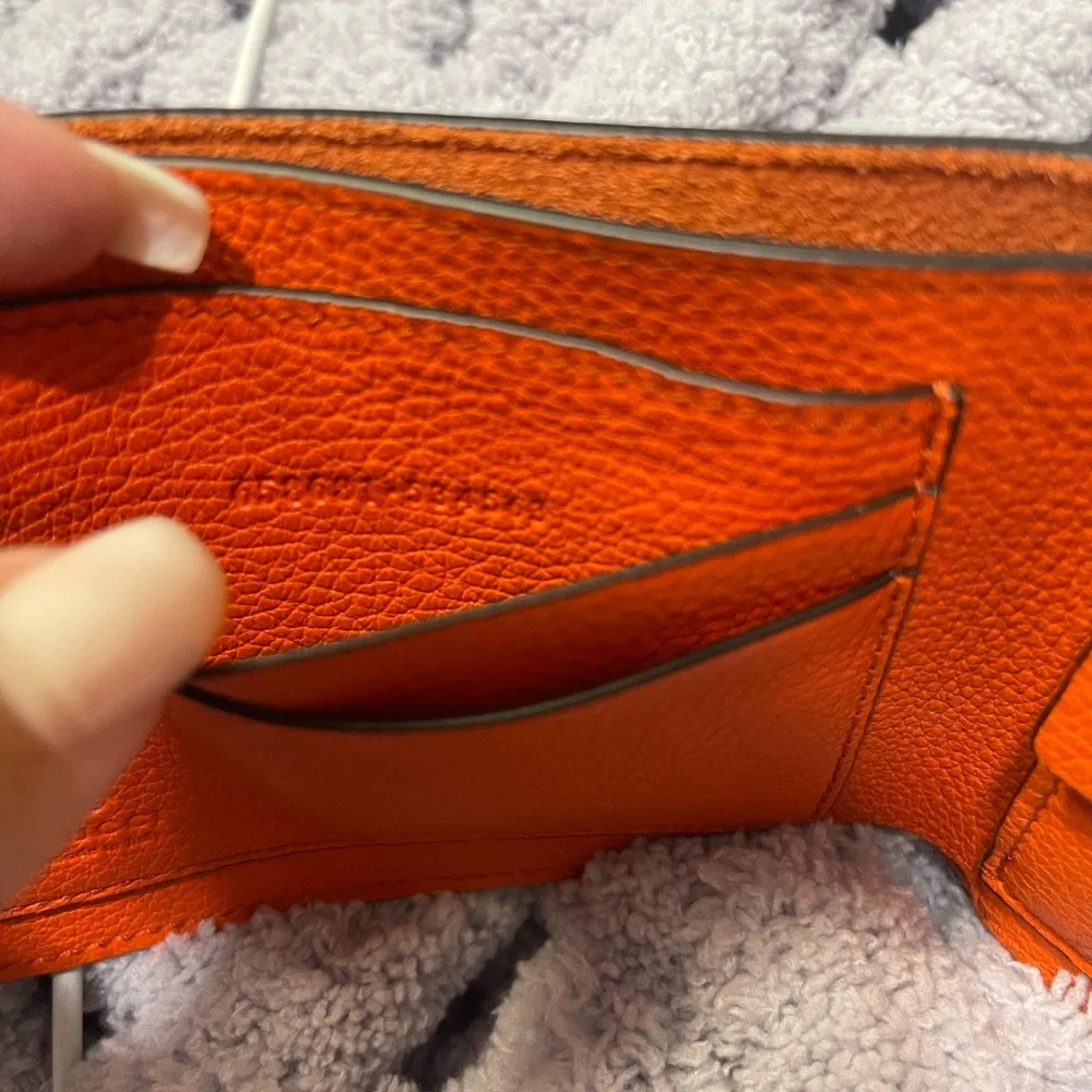 Gucci Bold Orange Leather Wallet - Picture 8 of 9